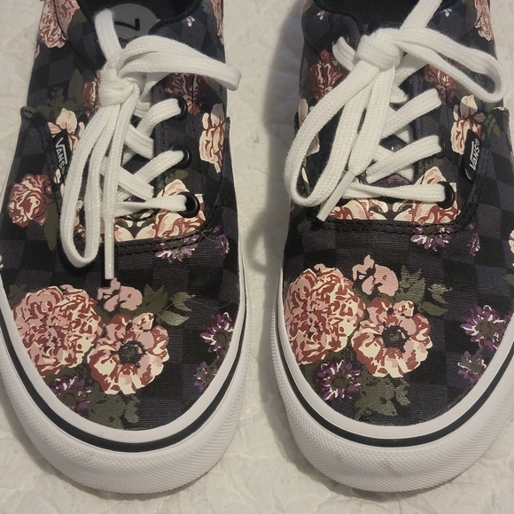 Cute Floral Vans!! - Picture 2 of 10